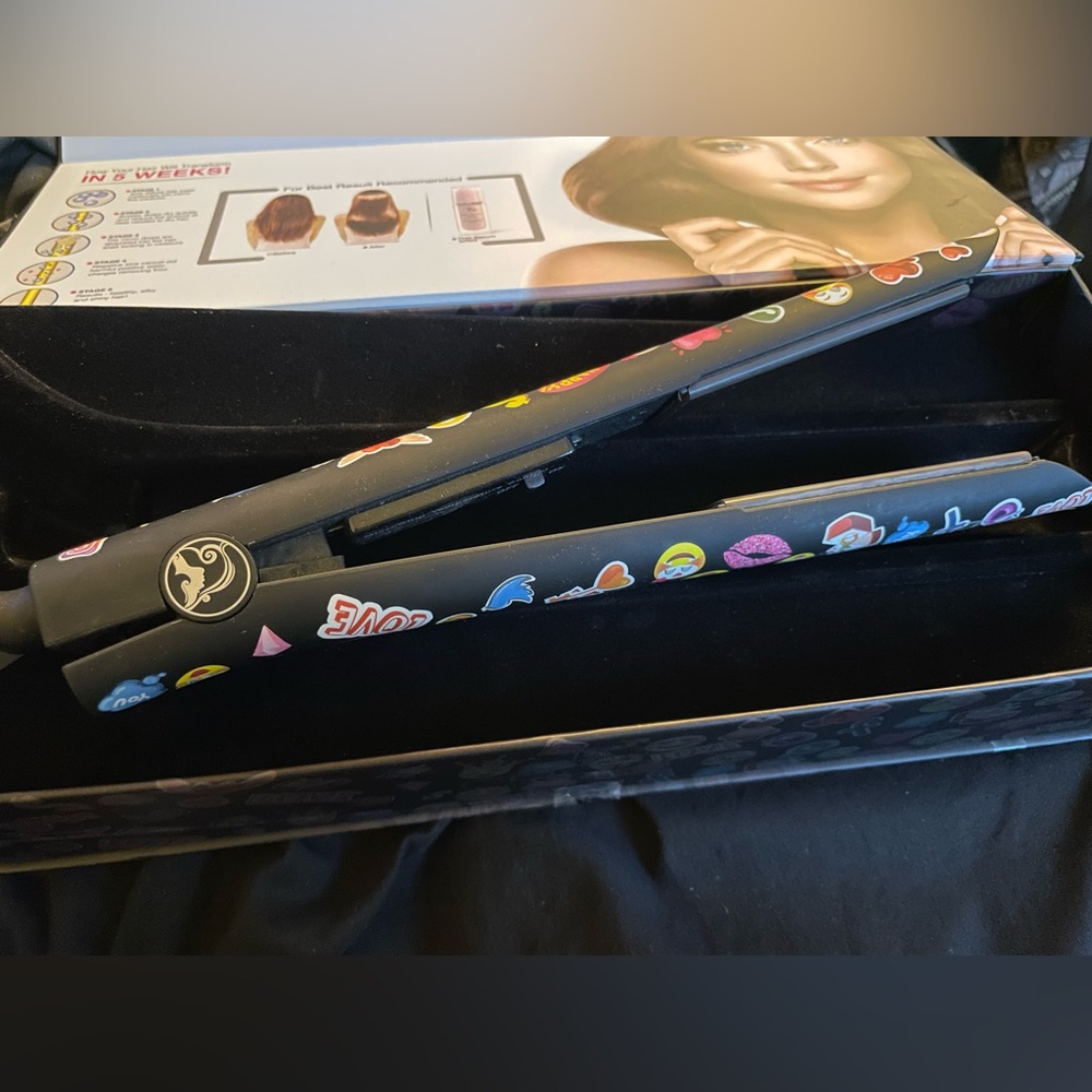 Royale Hair Straightener with Emojis - Picture 3 of 4